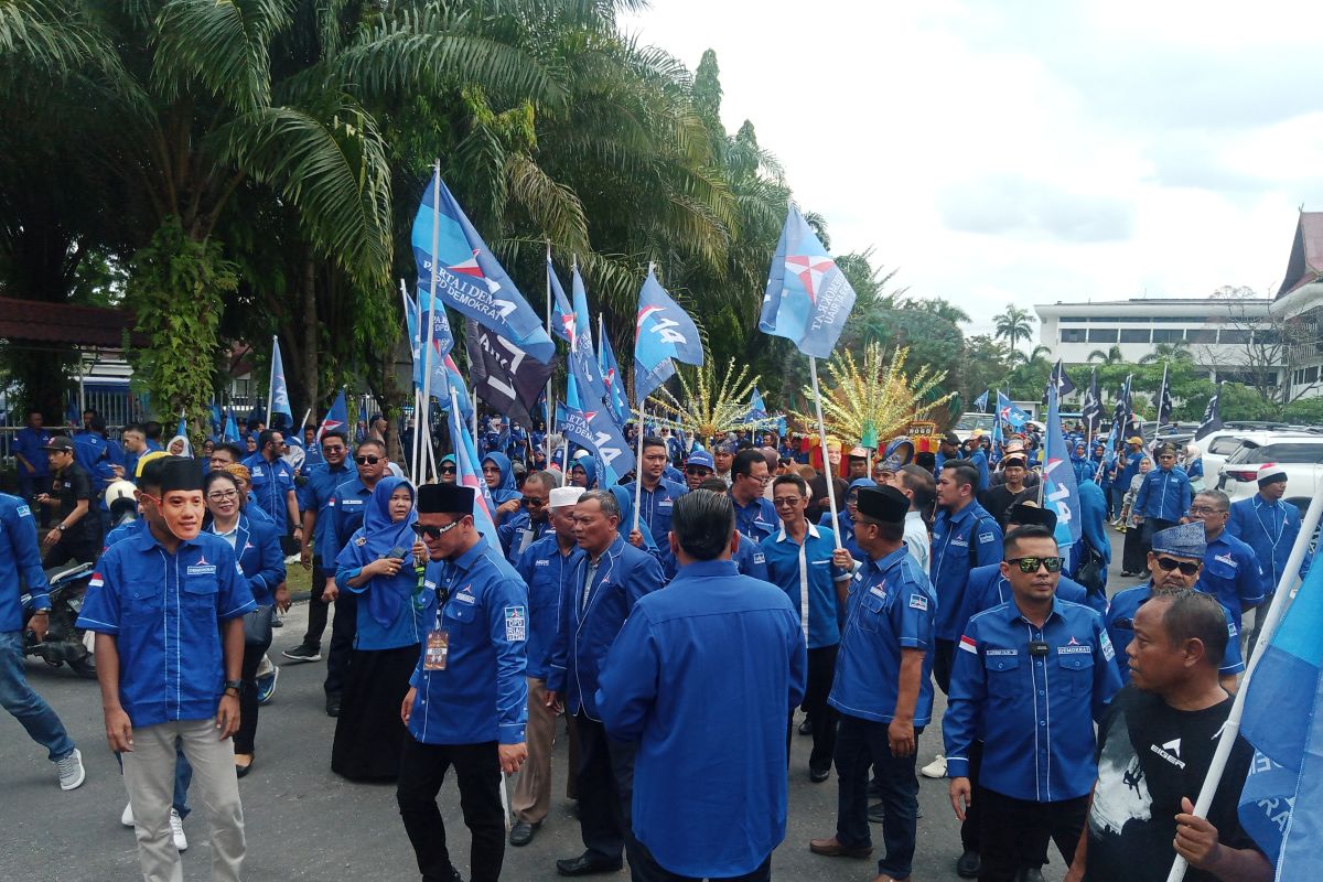 Incar kursi Ketua DPRD, Bacaleg Demokrat Riau diantar "Anies-AHY" ke KPU
