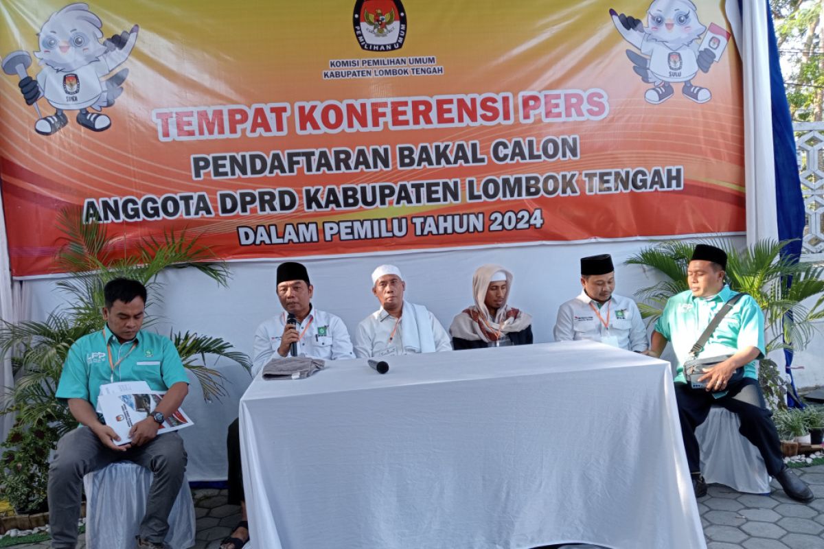 KPU Lombok Tengah menerima berkas pendaftaran 50 bakal caleg PKB