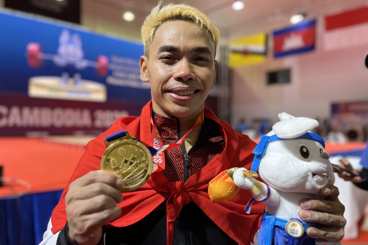 Lifter Eko Yuli pecahkan rekor dan bawa pulang emas di SEA Games 2023.