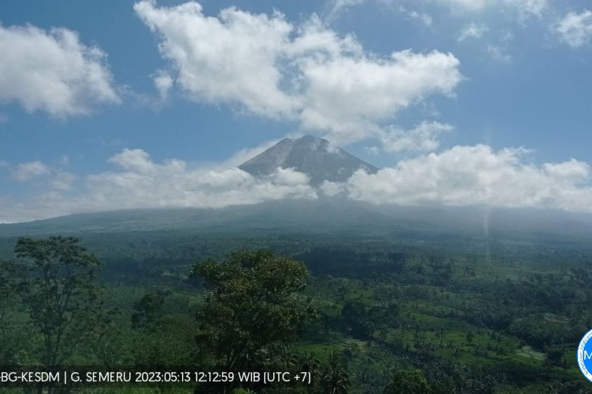 Gunung Semeru di Jatim kembali luncurkan awan panas guguran sejauh 1,5 km