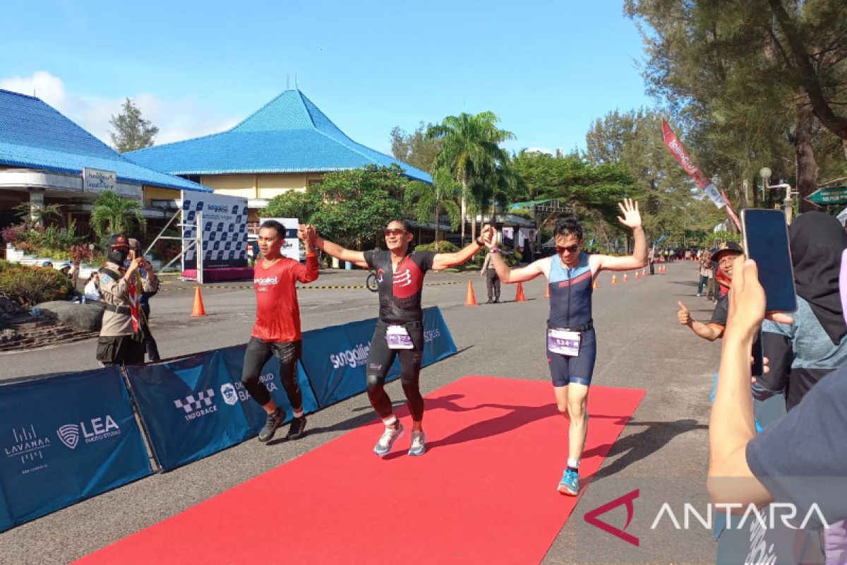 Sandiaga Uno nikmati tantangan Sungailiat Triathlon 2023