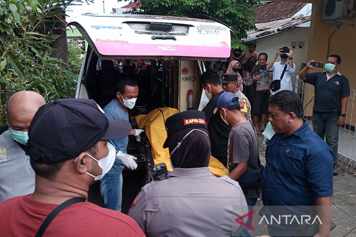 Polisi Banyumas evakuasi jasad warga Bekasi di sebuah indekos
