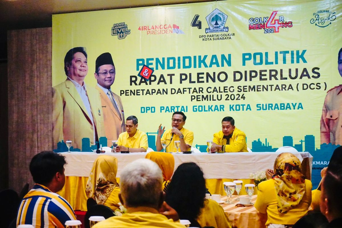 Golkar Surabaya lepas 50 burung merpati berharap tuah di Pemilu 2024