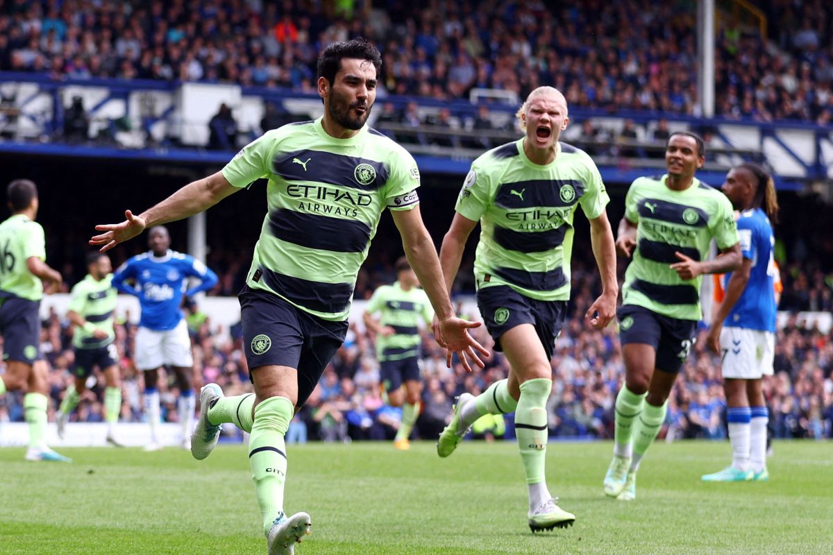 Bungkam Everton 3-0, Manchester City kukuh di puncak klasemen