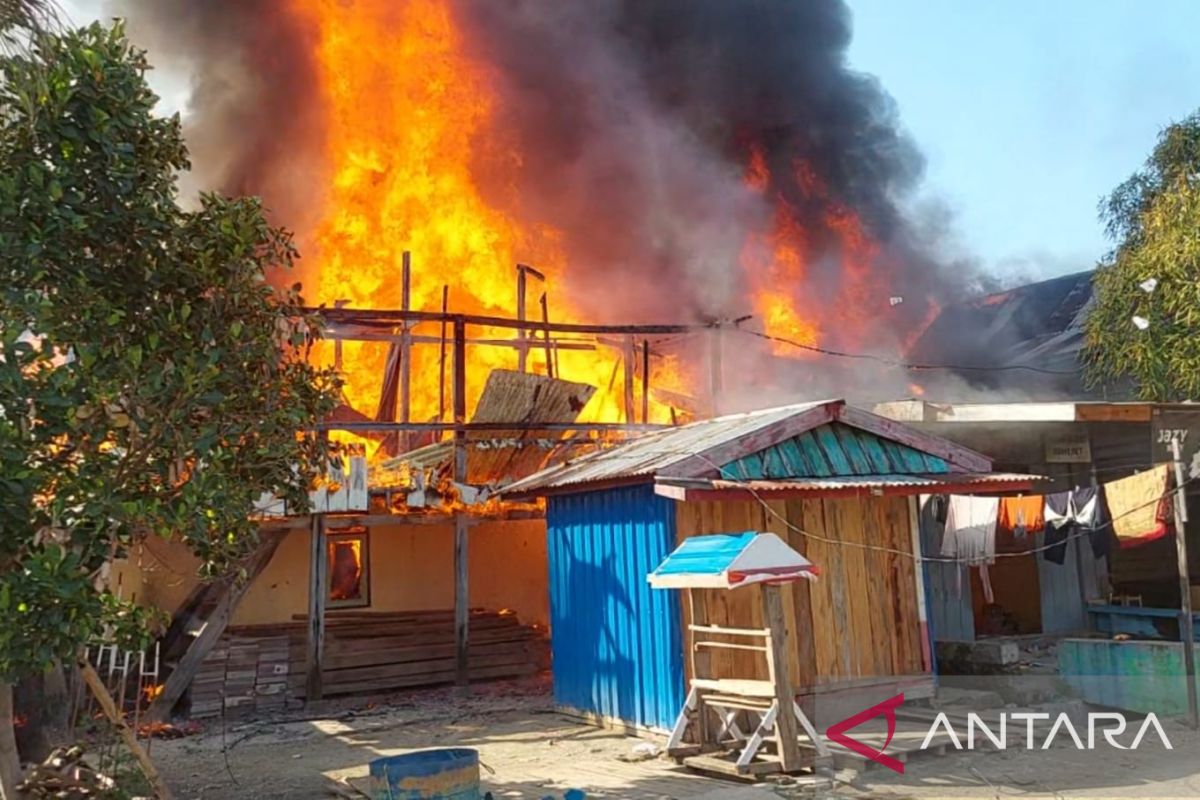 10 unit rumah di Kolaka ludes terbakar