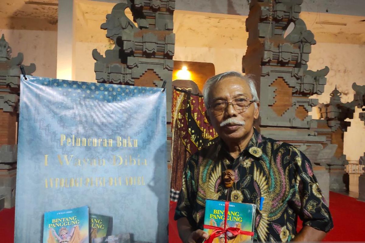 Budayawan Prof Dibia angkat peristiwa seni melalui puisi dan novel