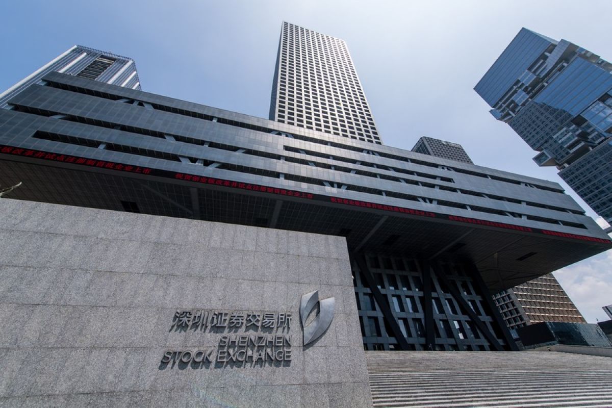 Bursa saham China ditutup menguat pada Senin