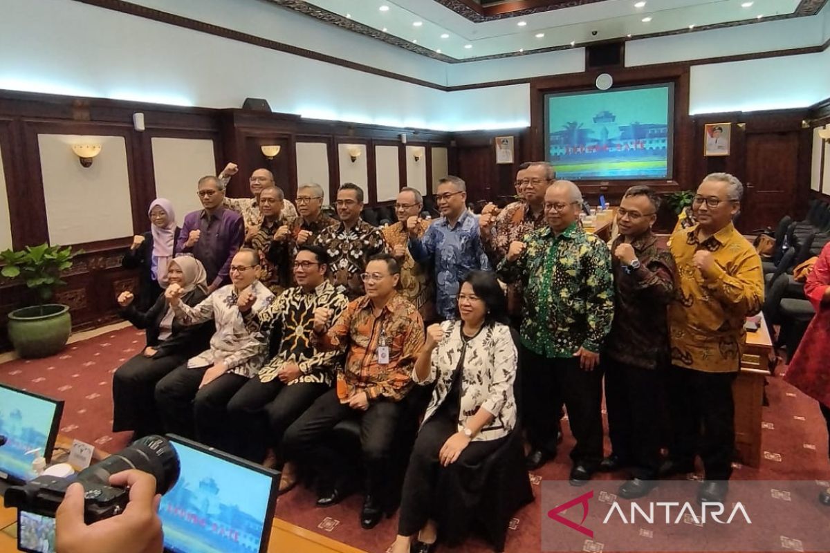 Governor urges 13 ambassador candidates to promote West Java MSMEs