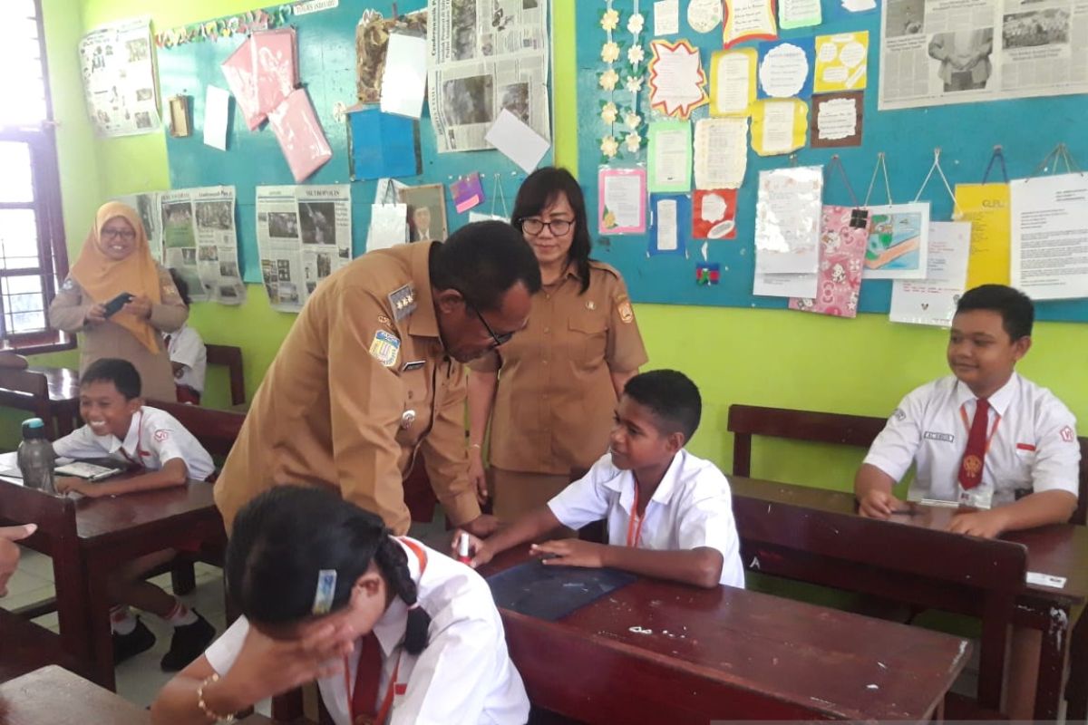 Sebanyak 4.998 siswa SD Kota Jayapura ikut ujian akhir secara manual