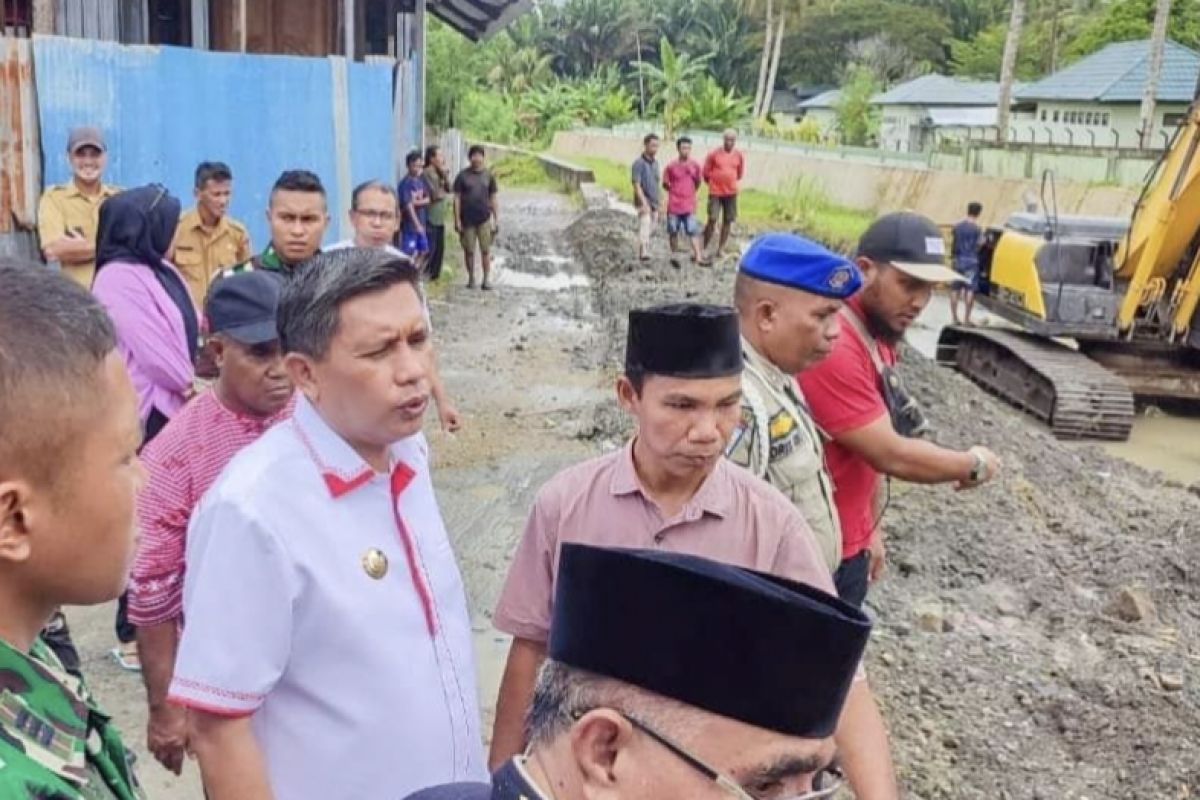 Pemerintah Kota Ambon lakukan normalisasi sungai untuk atasi  banjir