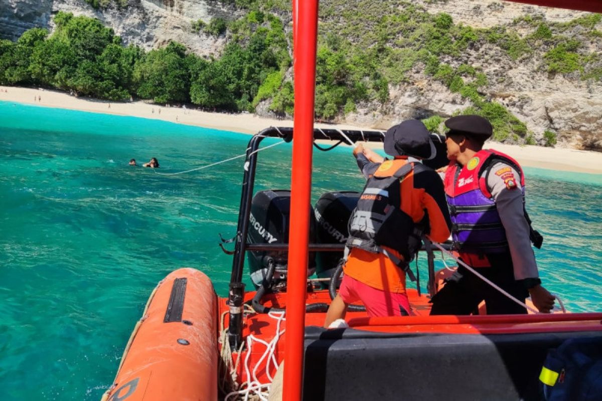 SAR evakuasi WNA Mesir cedera saat berenang di Pantai Kelingking