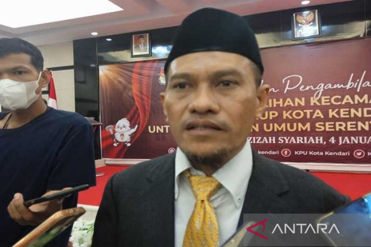 KPU Kendari terima 16 parpol dan mengembalikan berkas dua parpol