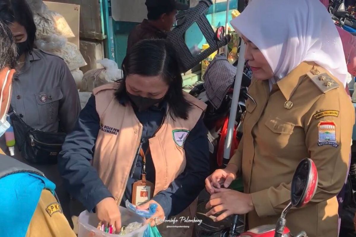 BPOM temukan bumbu kemasan kedaluwarsa di Pasar  26 Ilir Palembang