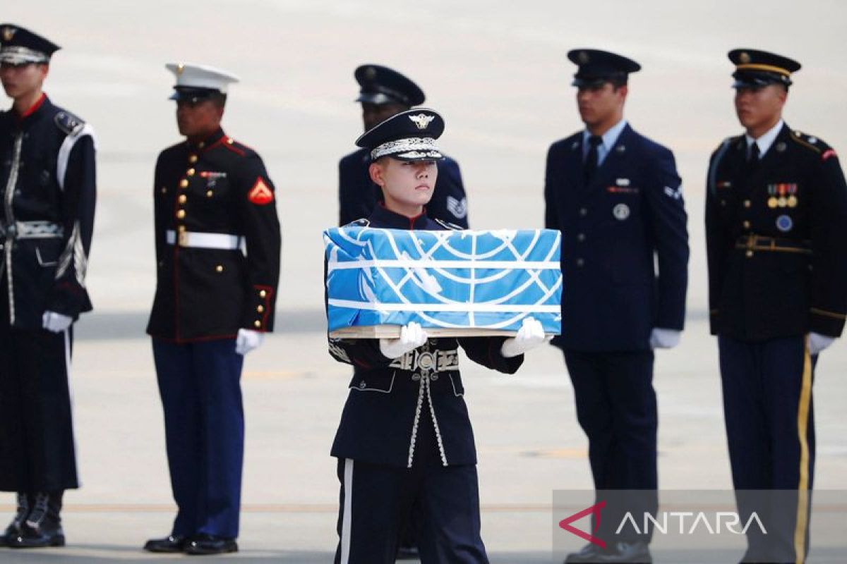 Presiden Korsel beri hormat tentara gugur di pemakaman PBB di Busan