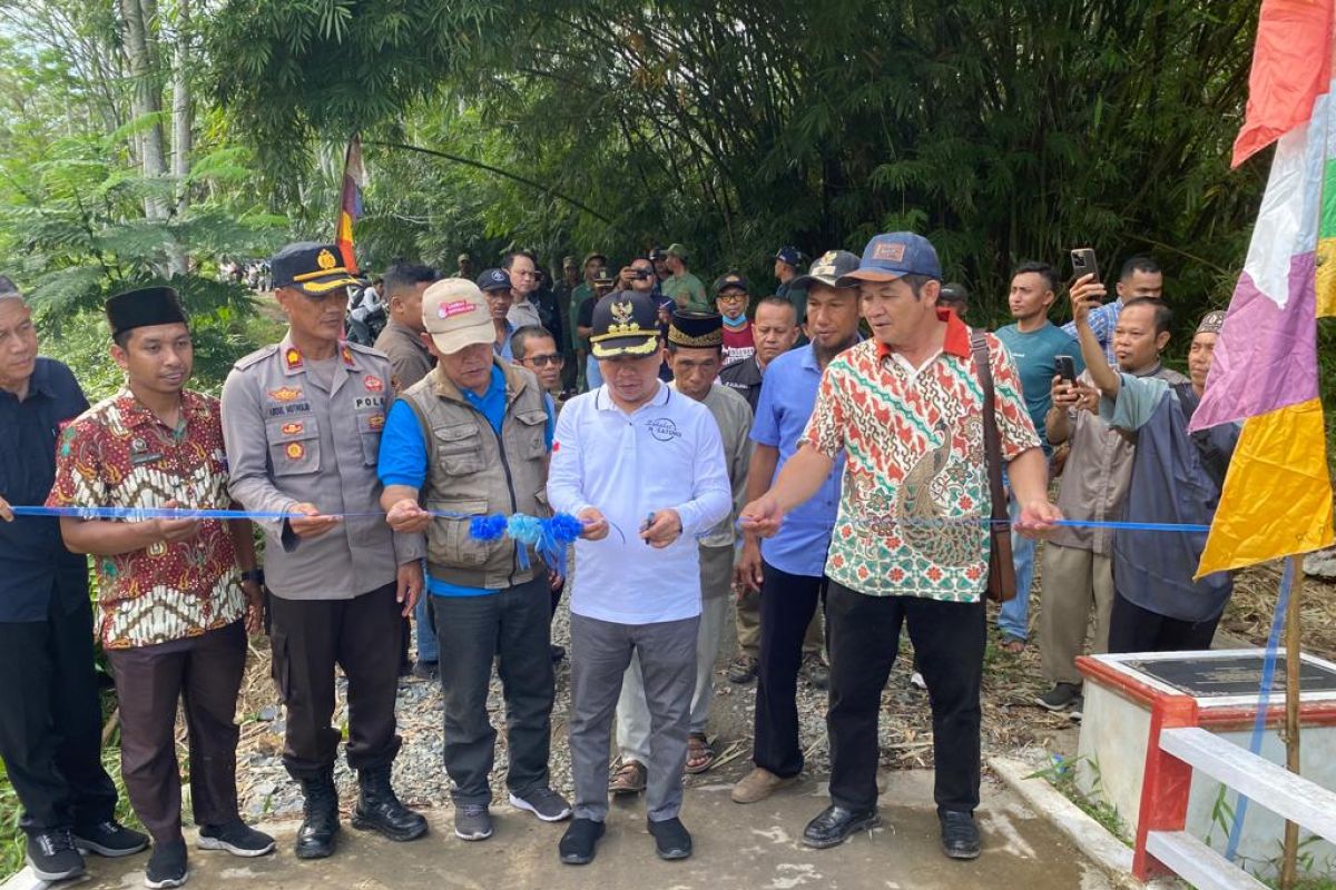 Lestarikan gotong-royong, Sambas-Kalbar bangun jembatan tanpa ABPD