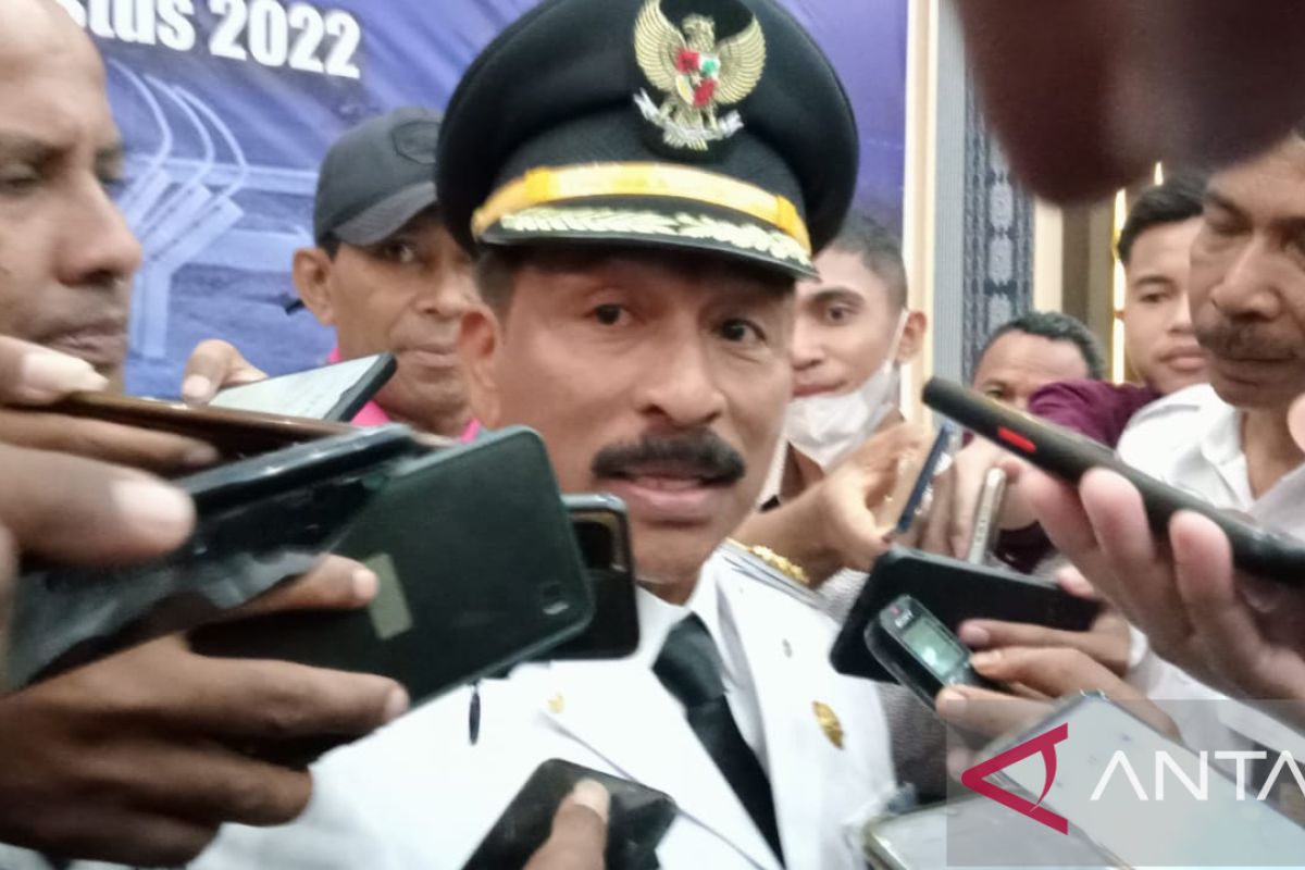 Penjabat Wali Kota Kupang pantau harga di Pasar Fatubesi