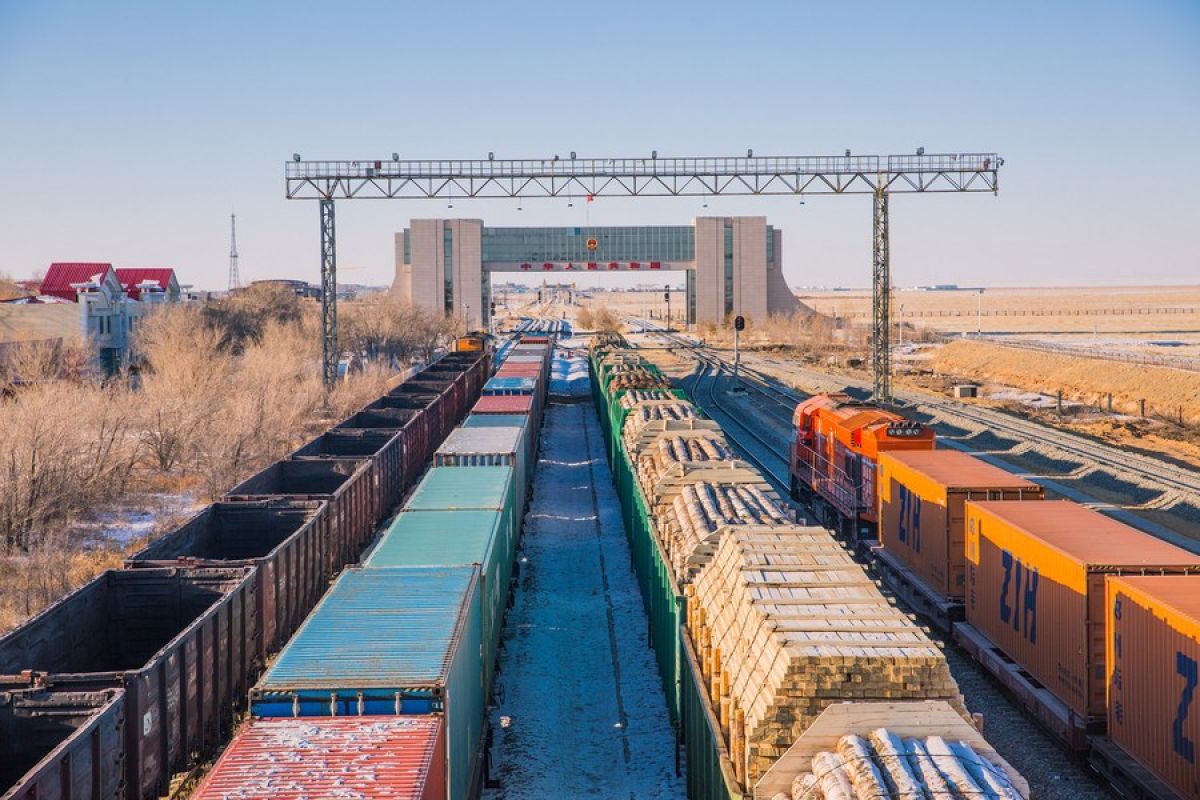 Pelabuhan darat utama di China utara catat rekor nilai impor-ekspor