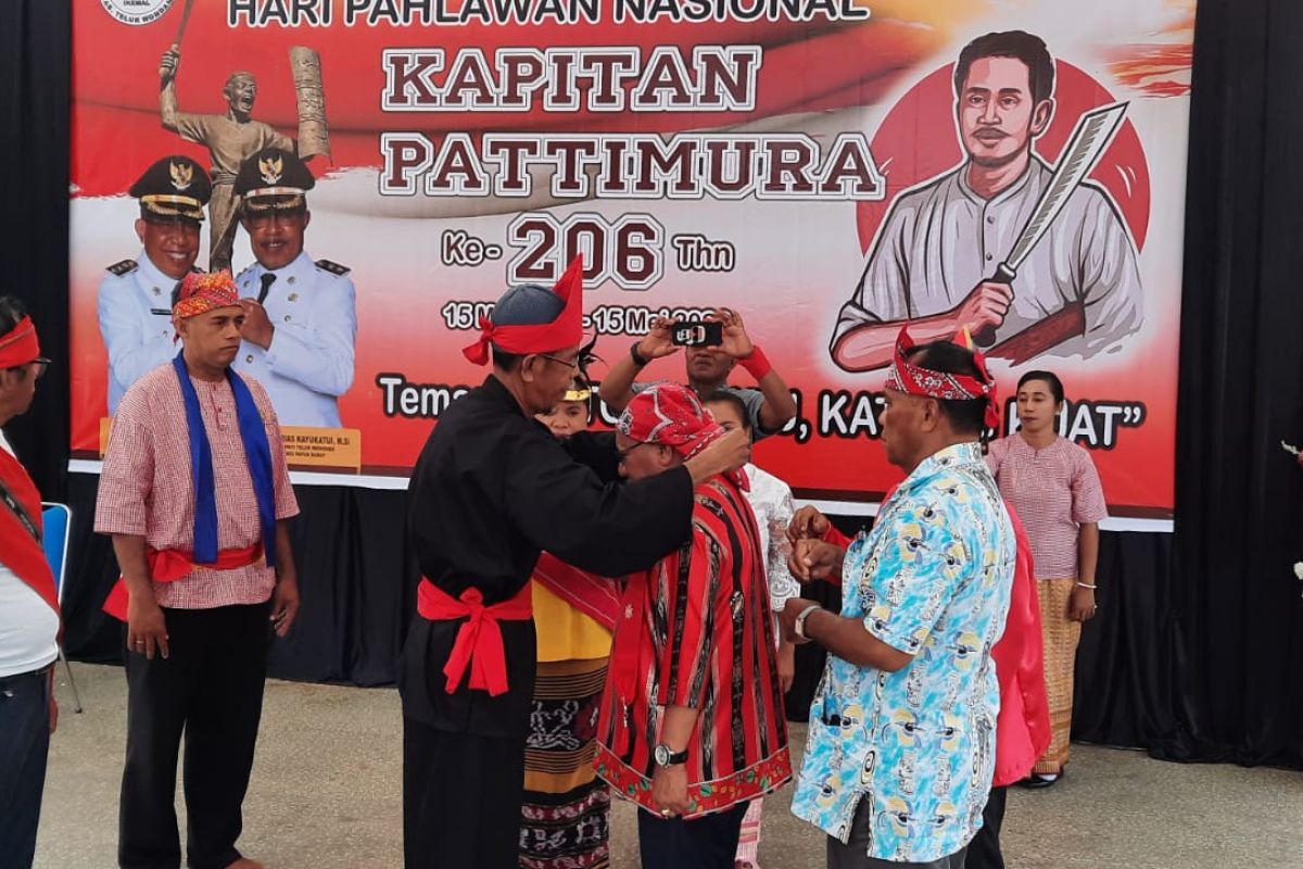 Sesepuh Maluku  di Wondama ajak warganya berperan dalam pembangunan