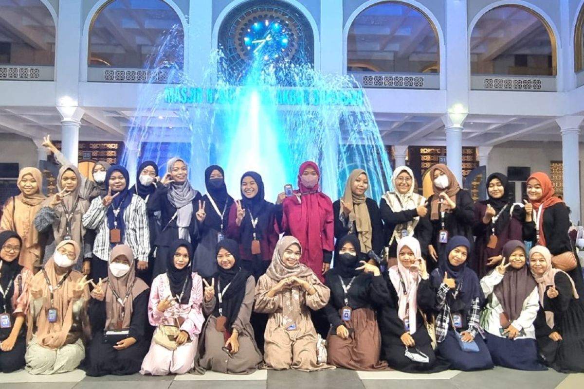 "Majelis Subuh GenZi" digagas takmir Masjid Al Akbar Surabaya