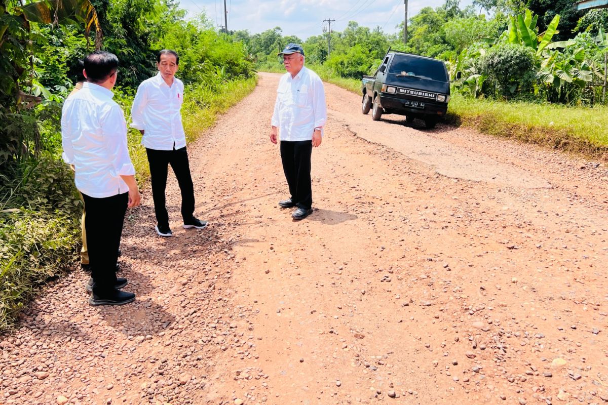 Pemerintah pusat ambil alih sejumlah perbaikan jalan di Jambi