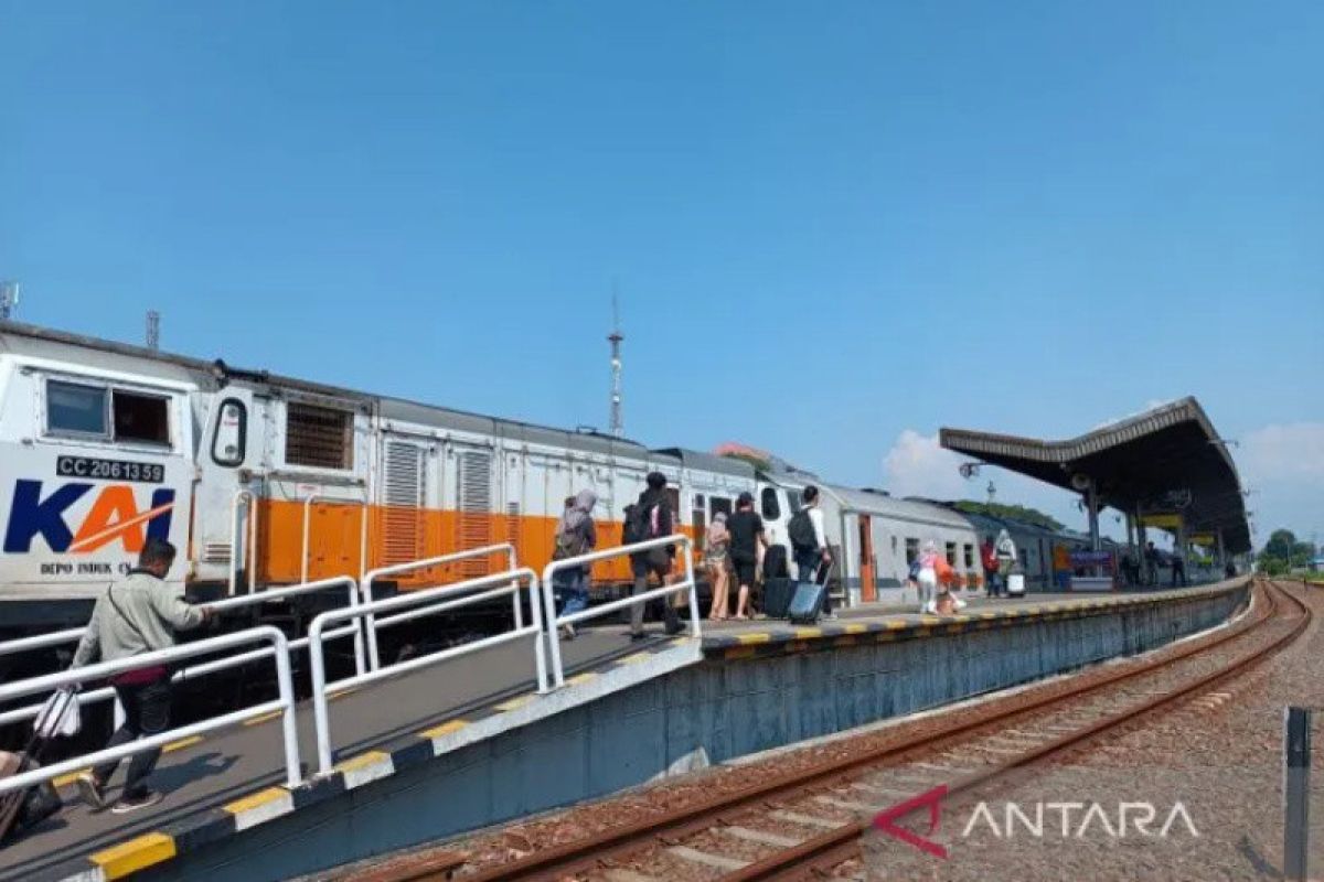 KAI Cirebon sediakan tiket kereta api murah untuk berbagai tujuan