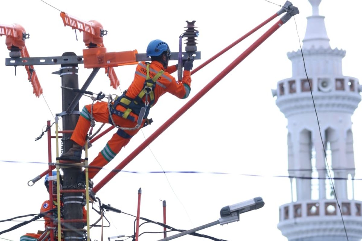 PLN berbagi tip gunakan listrik aman pada cuaca ekstrem