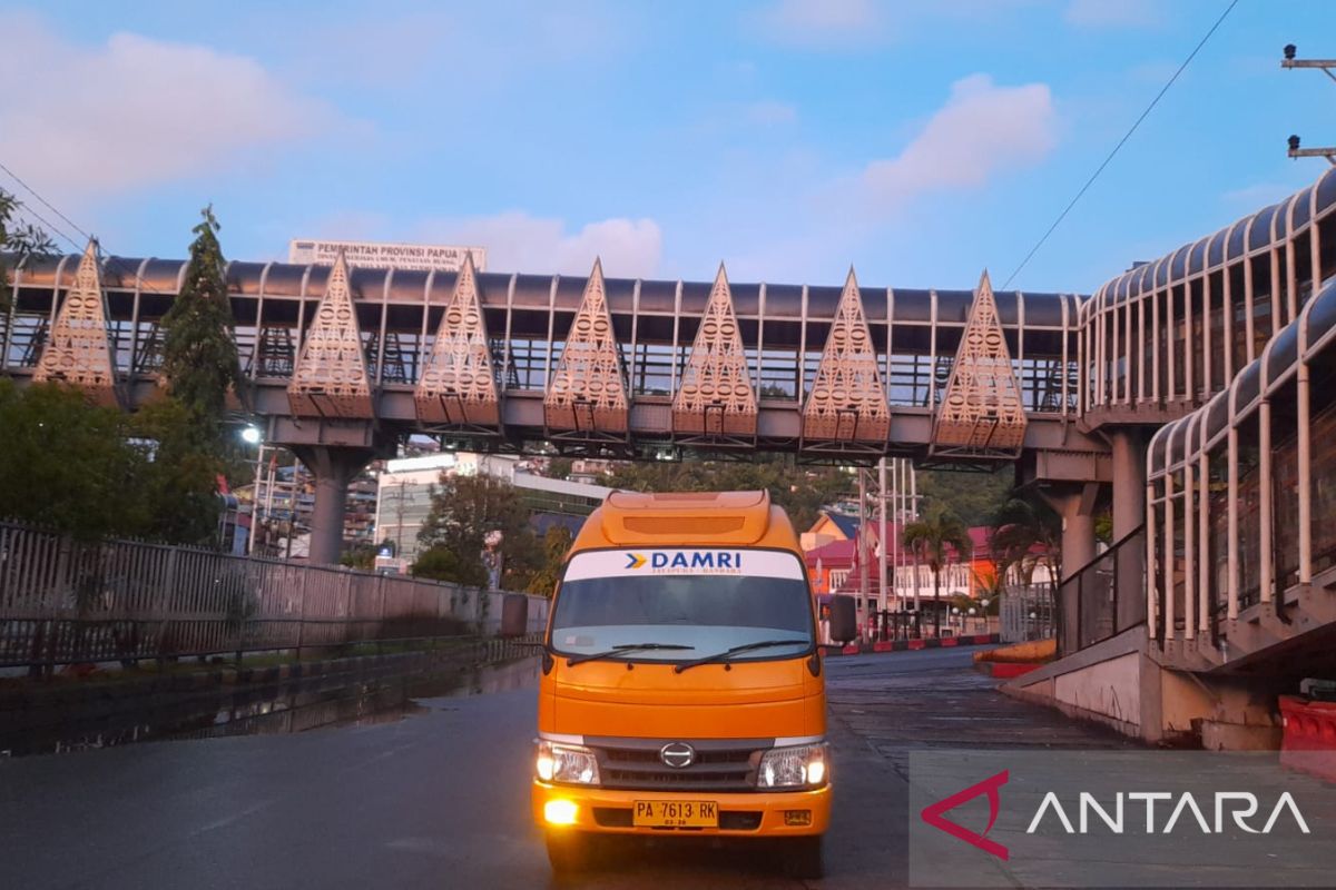 Bus Damri beroperasi dari Bandara Sentani mulai pekan keempat Mei 2023