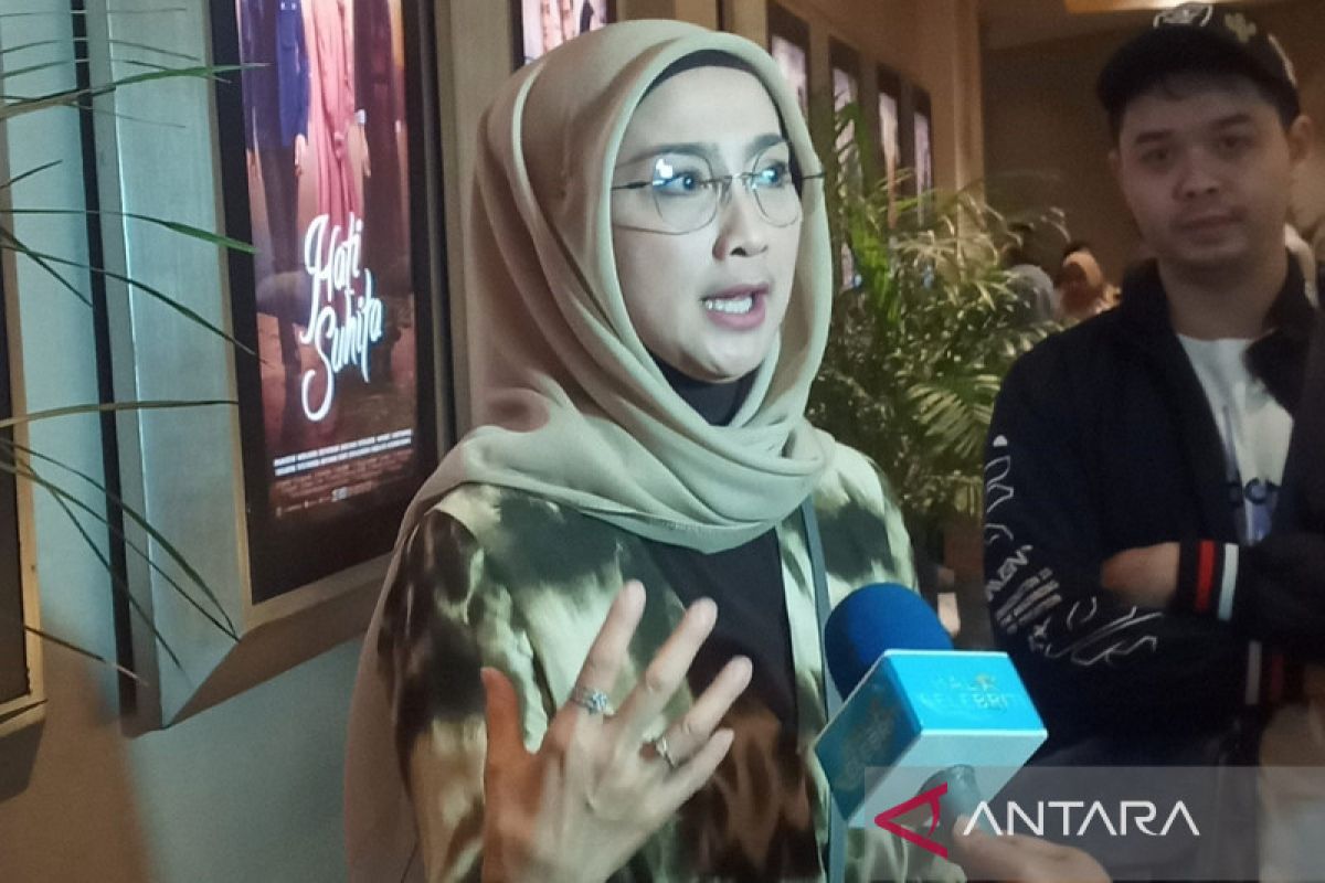 Desy Ratnasari belajar bahasa Jawa Timur demi mendalami karakter film Hati Suhita