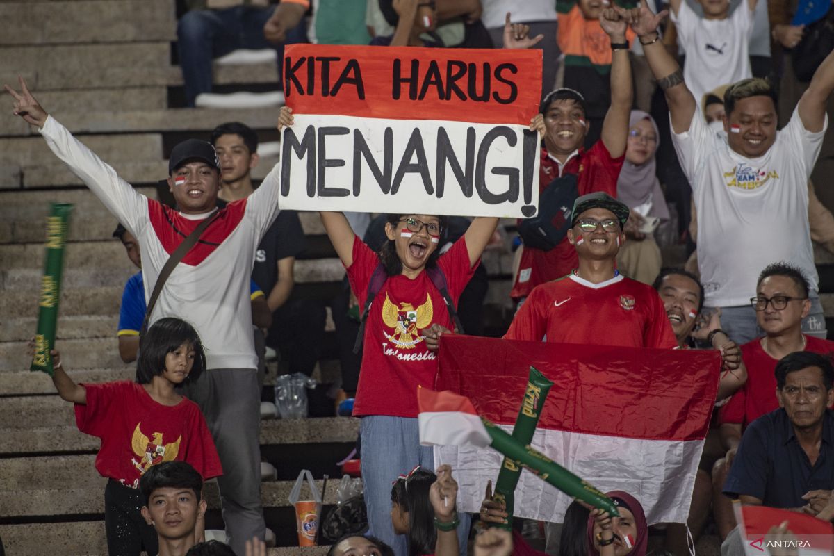 Emas sepak bola tutup perolehan medali Indonesia di peringkat ketiga