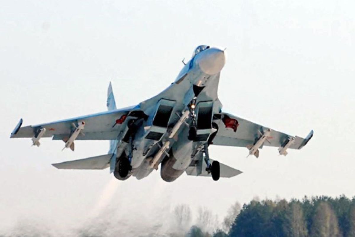 Jet tempur Su-27 Rusia kawal pesawat militer NATO di atas Laut Baltik