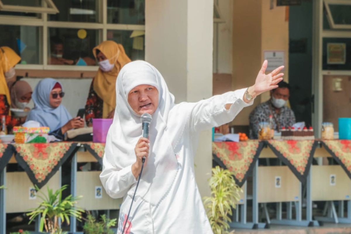 Wakil Ketua DPRD Surabaya Reni Astuti maju caleg DPR RI dari PKS