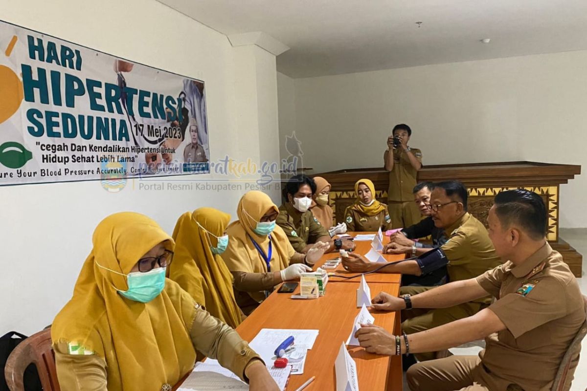 Pemkab Pesisir Barat laksanakan skrining faktor risiko PTM dalam rangka HHS tahun 2023