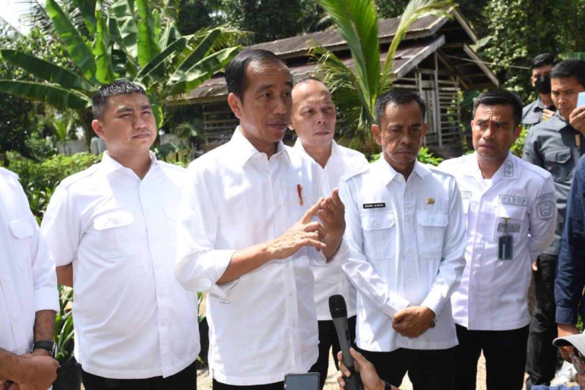 Presiden Jokowi: Jalur logistik-jalan produksi tak boleh rusak parah