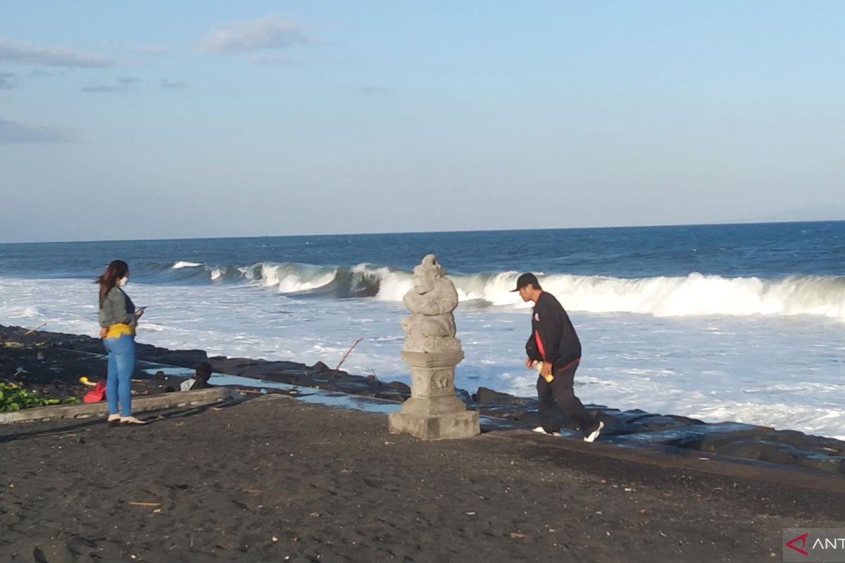 BMKG  minta warga waspadai gelombang Padangbai dan Sanur setinggi 2,5 meter