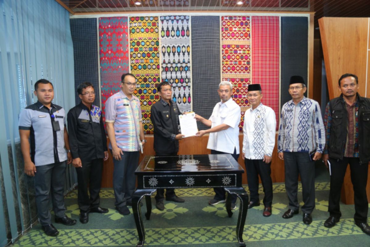 Kementerian PUPR menyerahkan rumah khusus ke Pemkab Lombok Tengah