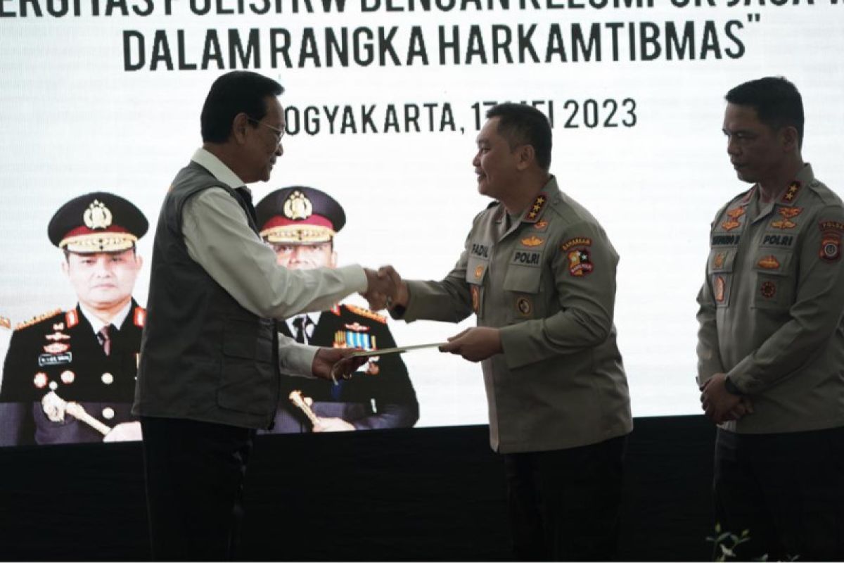 Kabaharkam Polri resmikan Polisi RW di Yogyakarta