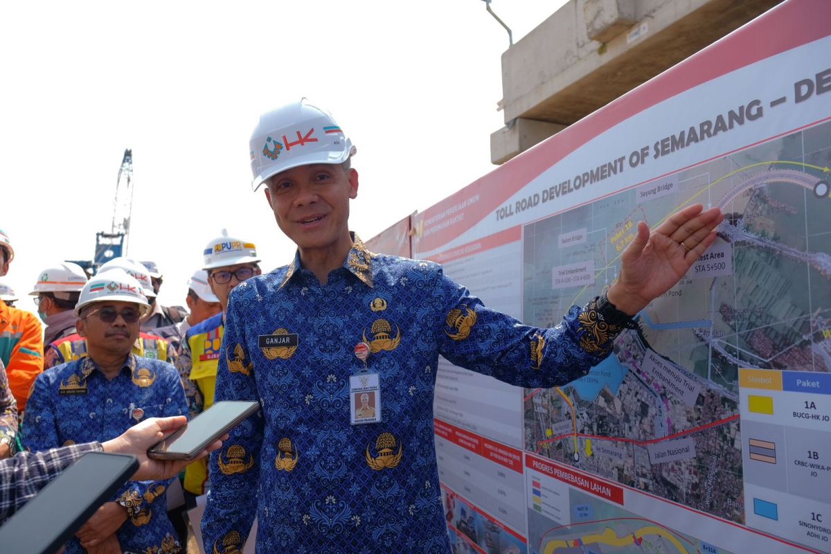Ganjar cek progres tol Semarang-Demak terkait banjir rob