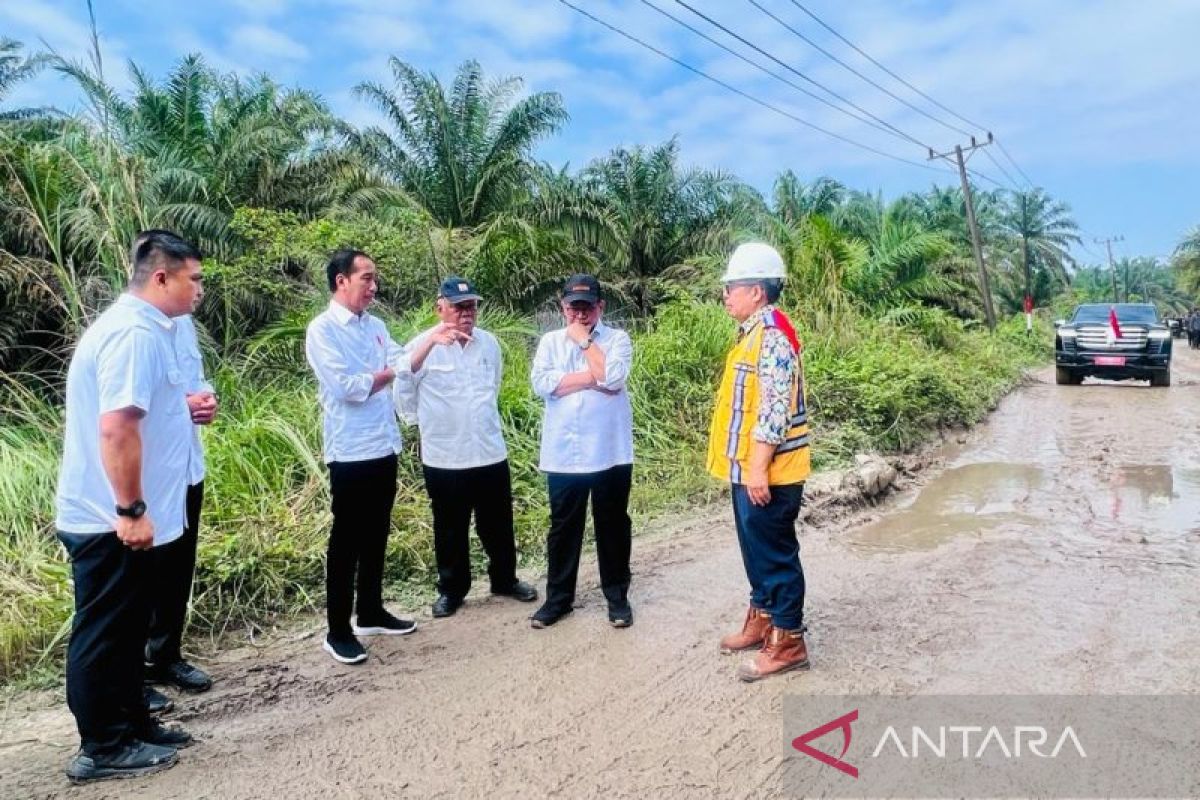 Presiden ungkap dapat aduan jalan rusak di 7.400 lokasi dari medsos