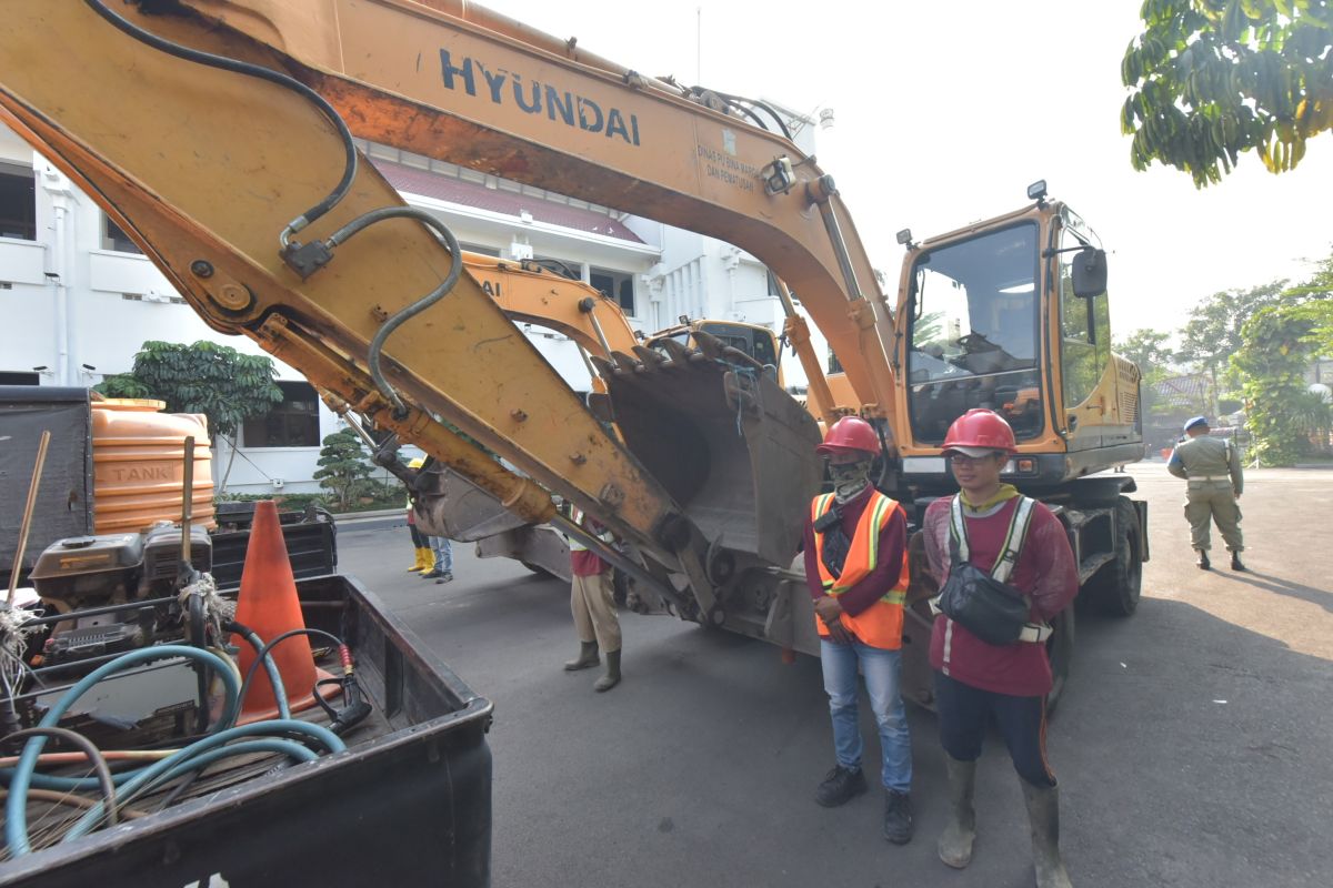 Pemkot Surabaya kerahkan ratusan satgas untuk jaga pedestrian