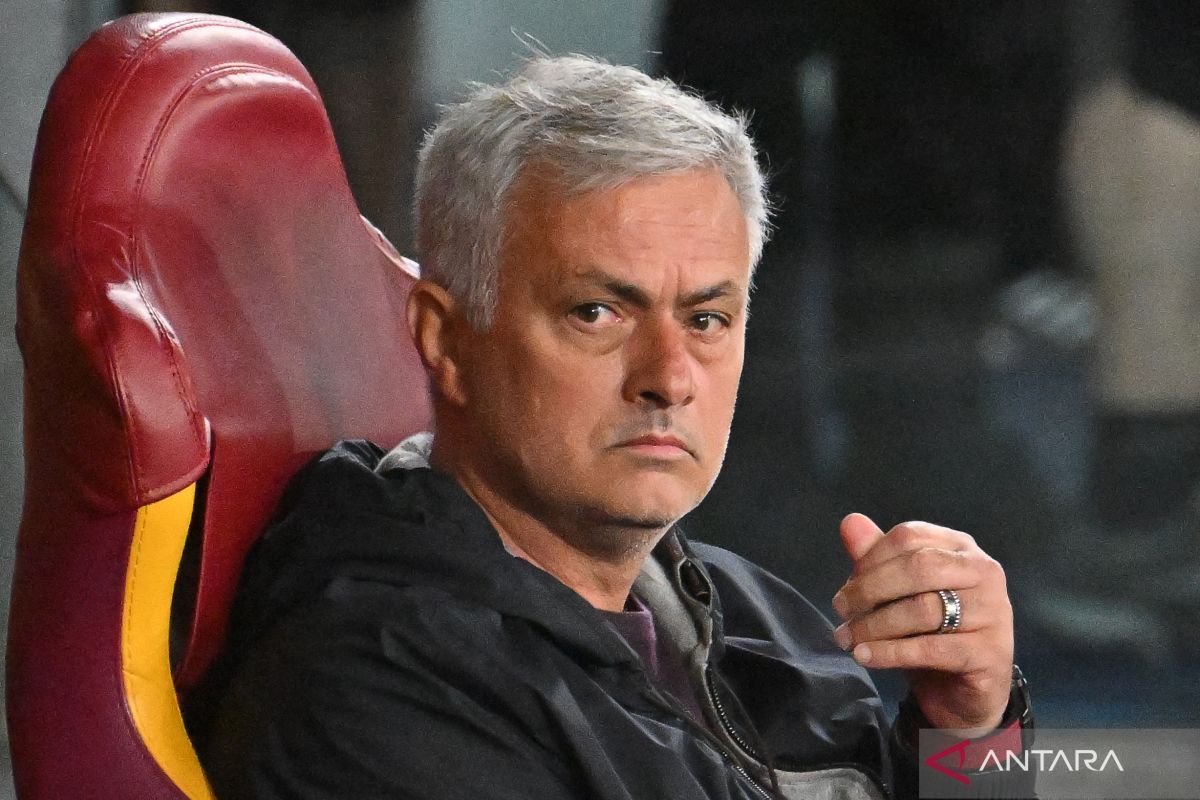 Jose Mourinho kena diskors 4 pertandingan Eropa karena lecehkan wasit