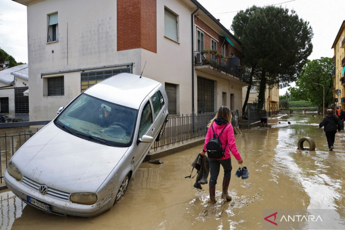Korban tewas banjir dahsyat di Italia naik menjadi 13