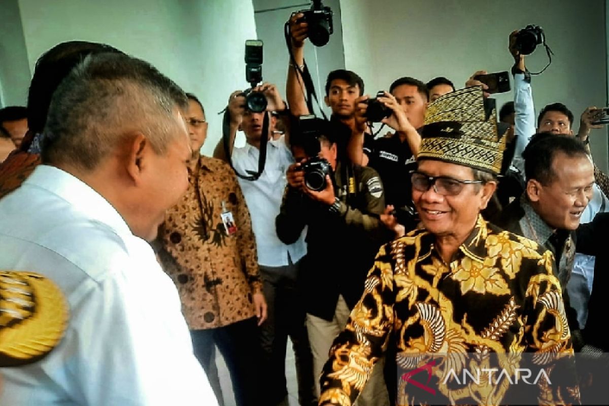 Pesan Mahfud MD saat hadiri HKIN di Kampar