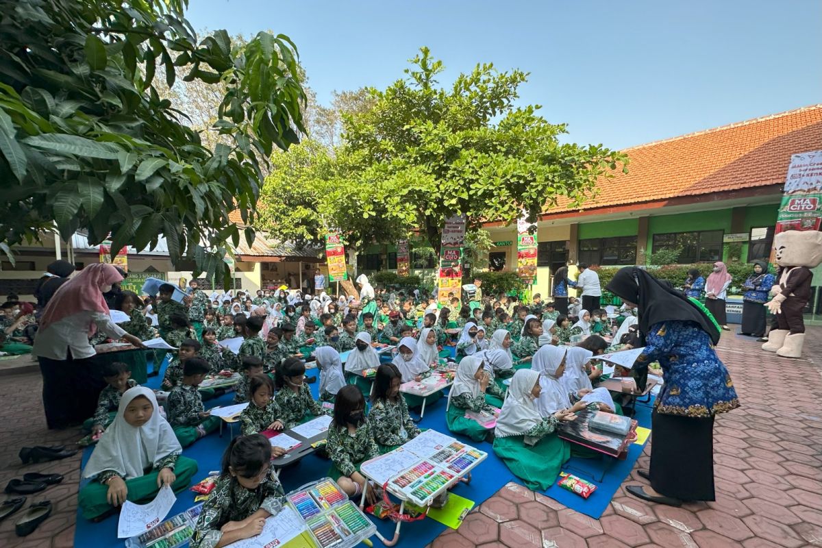 Peringati Hardiknas, pelajar Sidoarjo diajak apresiasi guru