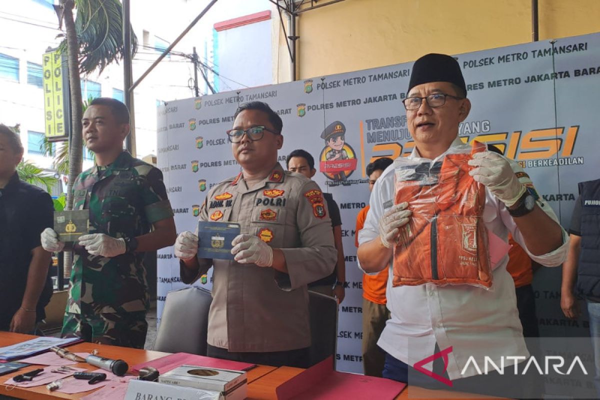 Polisi menangkap penipu berseragam PPSU di Taman Sari