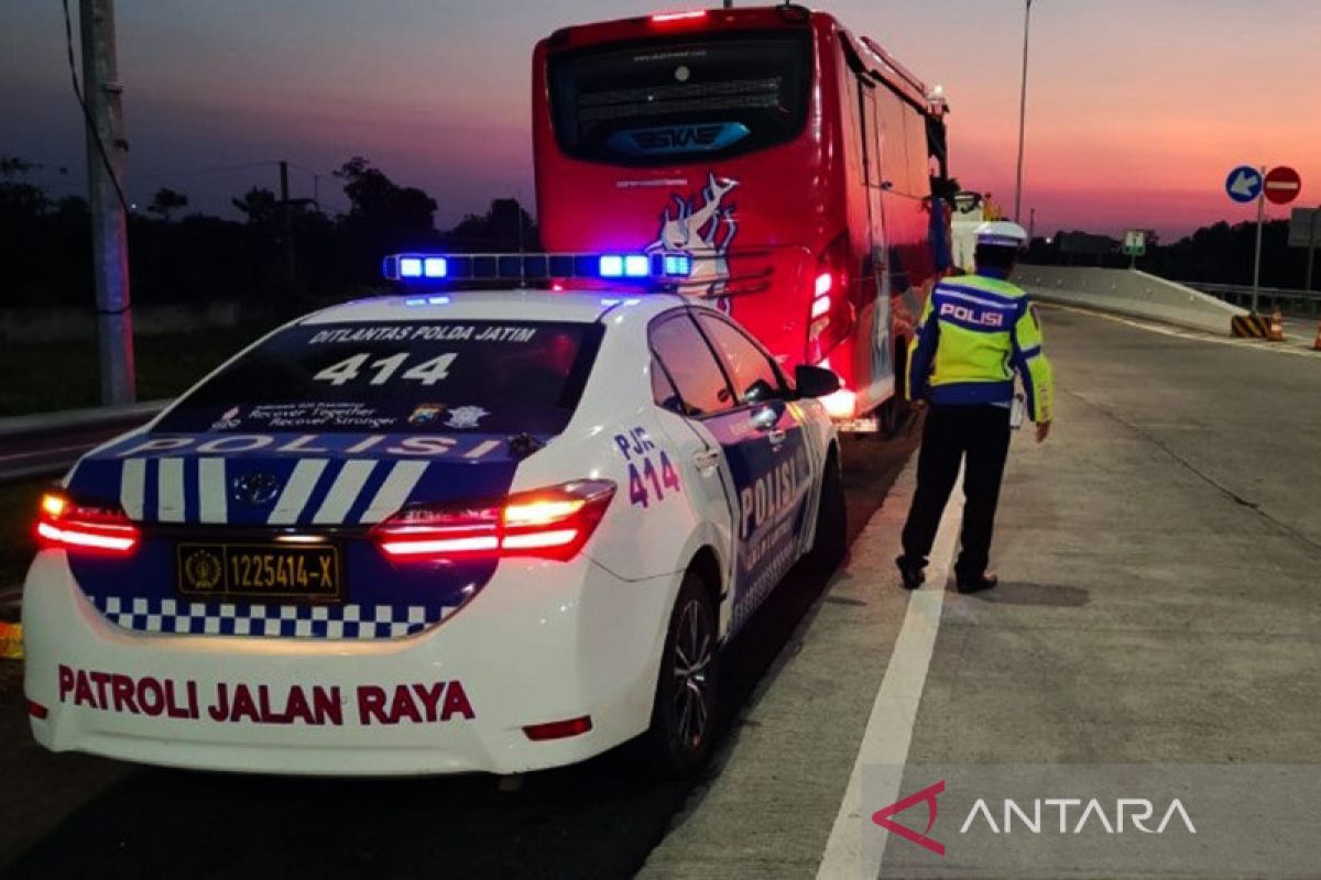 Bus DPRD Surabaya alami kecelakaan di Tol Pasuruan