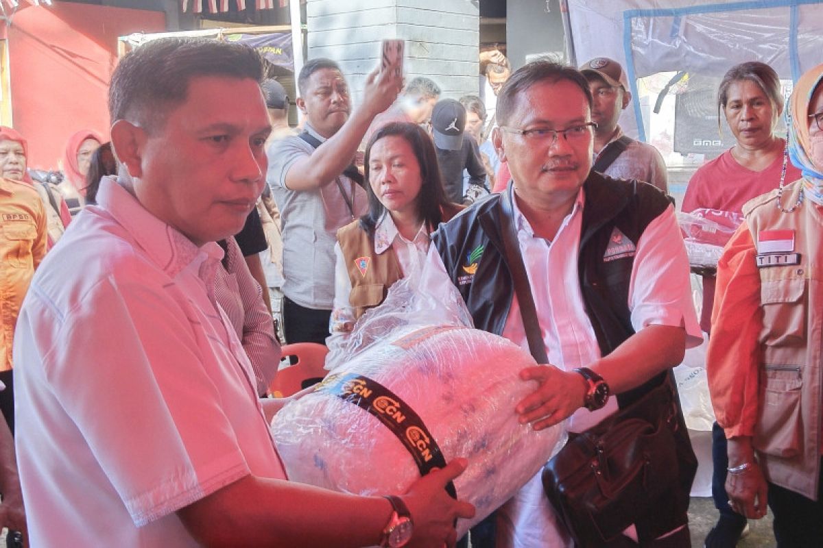 Kemensos salurkan bantuan kepada korban kebakaran di Pasar Gambus Ambon