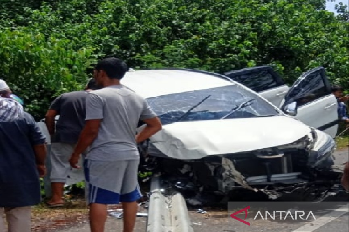 Tabrak pembatas jalan di Aceh Besar, pengemudi Toyota Rush meninggal dunia