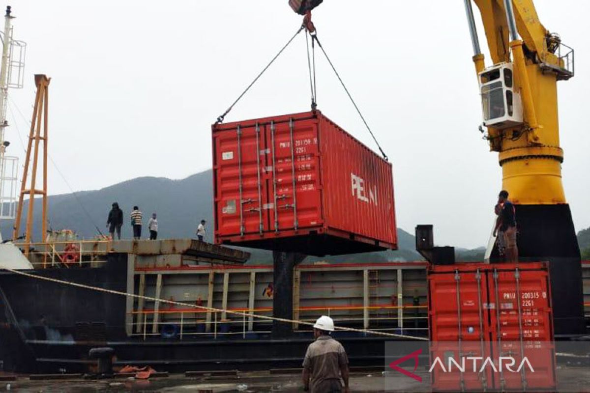 Kemenhub distribusikan 1.000 ton beras ke NTT gunakan kapal tol laut