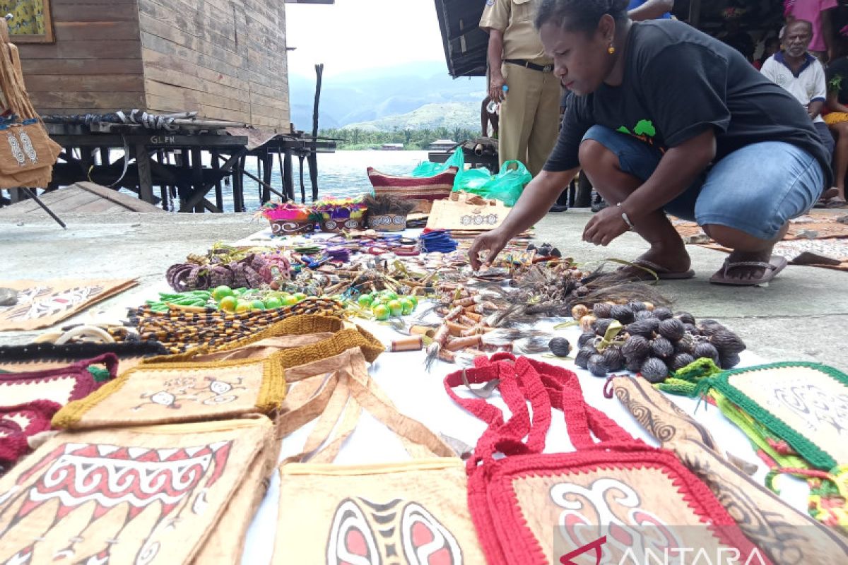 Mengenal eksotisme budaya lokal Sentani