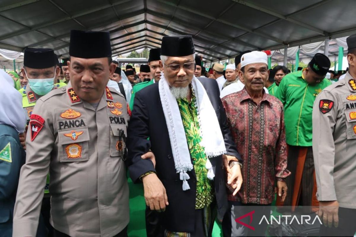 Kapolda Sumut  hadiri tasyakuran satu abad NU di Madina